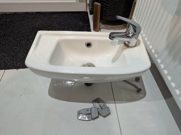 Bathroom Sink (46cm x 23cm)
