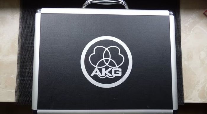 AKG c214 microphone