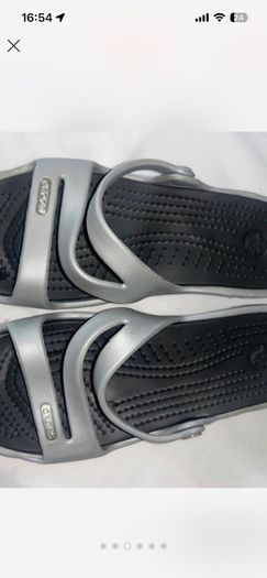 Size 3/4 croc sandal perfect condition