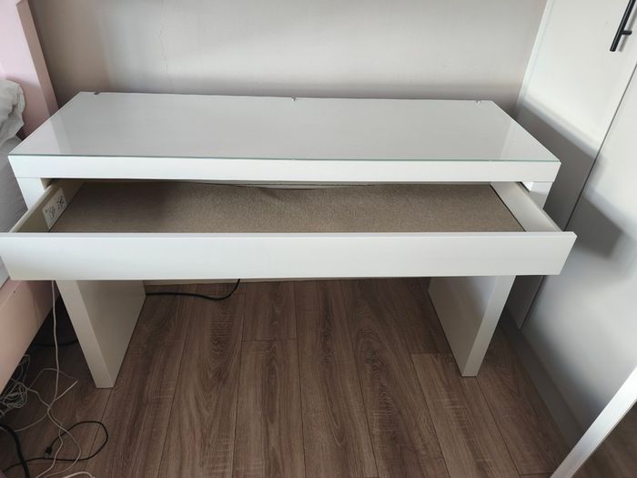 Dressing table