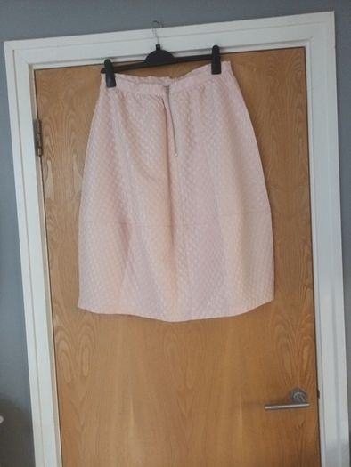 Topshop Skirt. S.14.  New-No Tag.