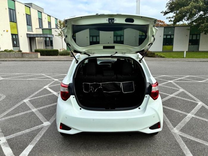 Toyota Vitz 1.5 Hybrid Auto