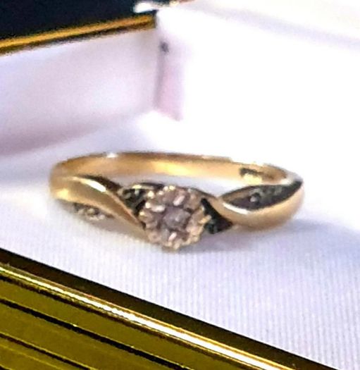 Vintage Hallmarked 9ct Gold Diamond Ring