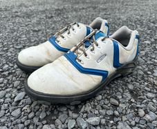 Golf shoes