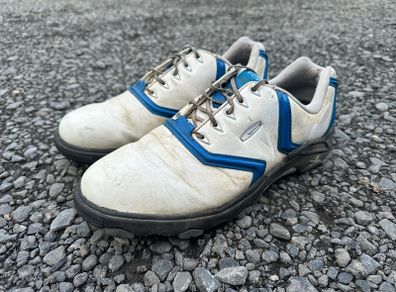 Golf shoes
