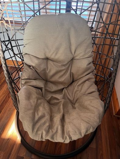Hanging egg chair