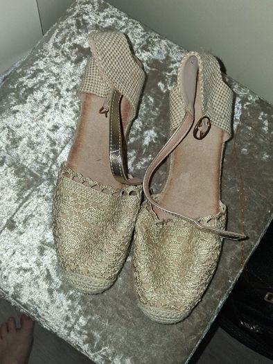 Wedge shoes