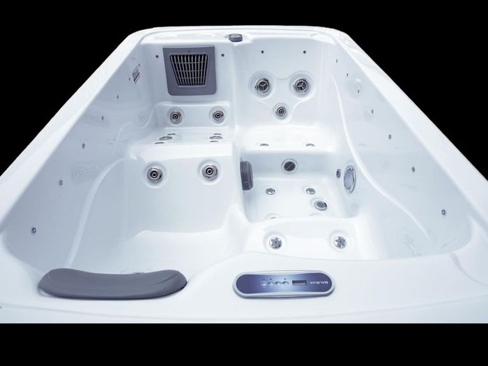 Brand New 3 Person Hot Tub