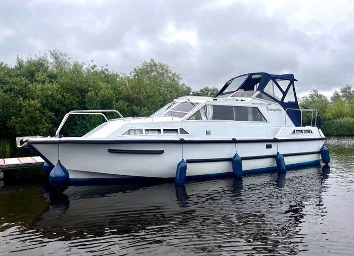Aquafibre 32 Motor Cruiser