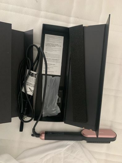 Wavytalk viral hair straightener brush