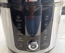 pressure cooker /slow cooker,/ multi cooker. 6 ltrs