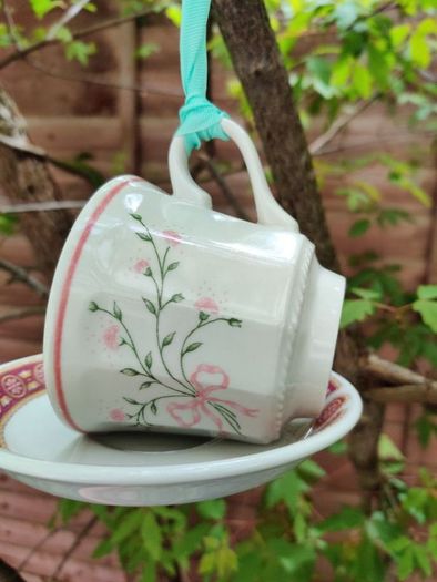 Bird feeder