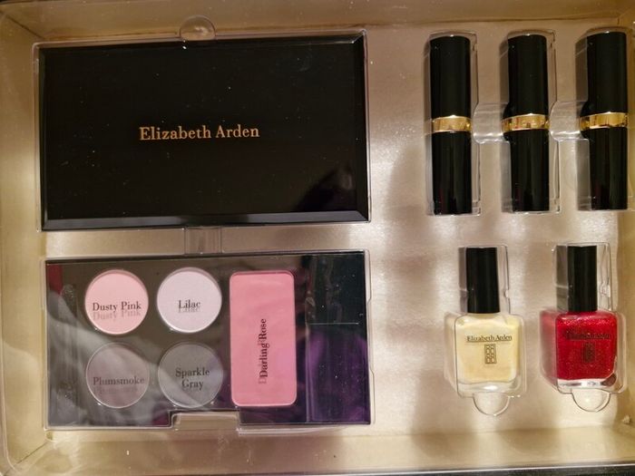 Elizabeth Arden Make Up Set - Absolute Bargain