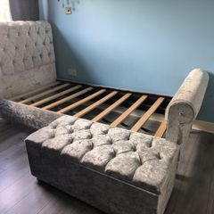Light grey crushed velvet Chesterfield single bed +Ottoman set