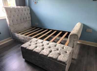 Light grey crushed velvet Chesterfield single bed +Ottoman set