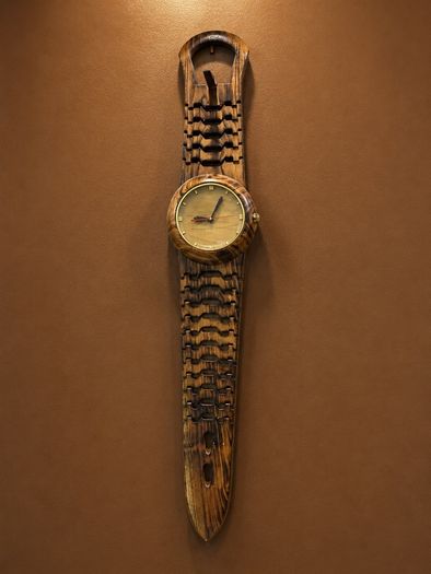 Large Decorative Wooden Wall Clock  Needs repair