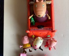 Peppa Pig Car & Characters