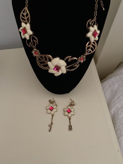 Johnny Loves Rosie Statement Necklet and Earrings
