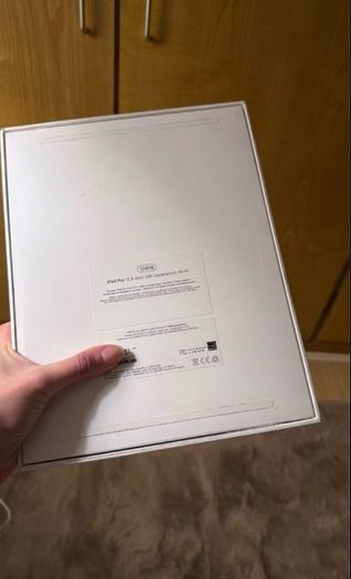 iPad Pro 12.9" 6th Gen 128 GB Wi-Fi