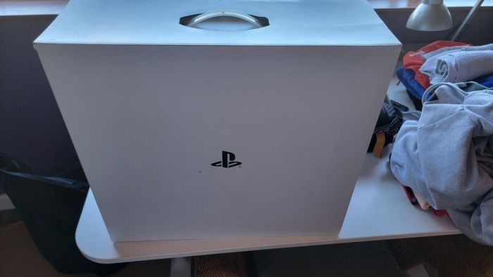 PS5 disc version box