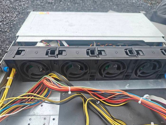 Fully rackable chassis NAS