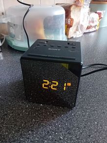 Sonly Alarm clock radio mirrored face