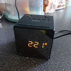 Sonly Alarm clock radio mirrored face