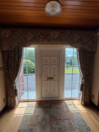 2x Pairs Heavy Thermal Lined Curtains and Pelmet