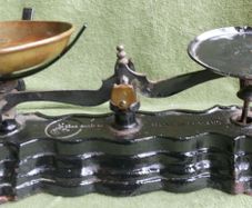 Vintage Libra Scale Co. Made In England Black & Gold Balance Weighing Scales Kitchen Baking Cast Iron Brass Metalware Heavy Antique