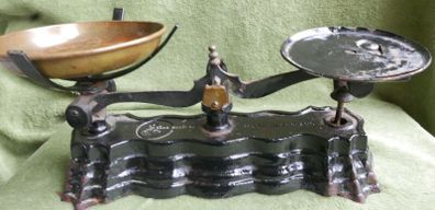 Vintage Libra Scale Co. Made In England Black & Gold Balance Weighing Scales Kitchen Baking Cast Iron Brass Metalware Heavy Antique