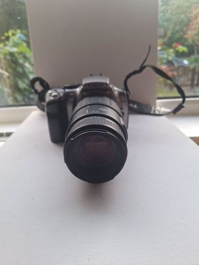 Canon EOS 300D digital SLR camera