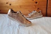 Clarks nallie Rose gold size 6D eu 39 leather Zip and lace closure In excellent condition