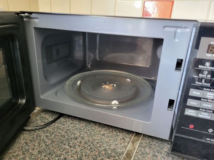 Panasonic microwave 800w NN-E28JBM