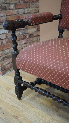 Neo-Renaissance Solid Oak Barley-Twist Settee (c. 1890-1910)