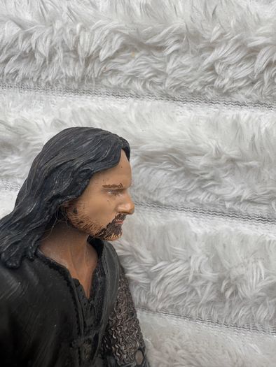Lord of the Rings Helm's Deep Aragorn Action Figure Damaged NO Finger approx. 16 cm. Used Please see photos