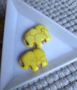 Howlite beads/yellow elephant