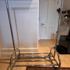 Clothes rail