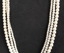 pearl necklace