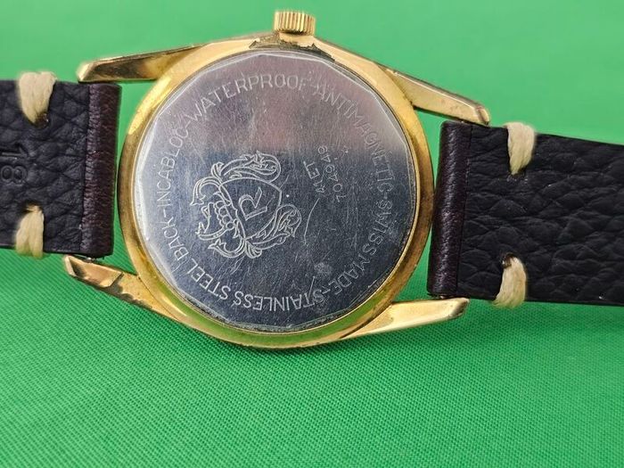 Vintage Swiss Made Richard Incabloc Gold Plated watch 1960s