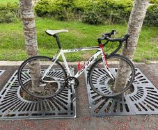 Form Reve Road Bike with Unused SKS Mudguards