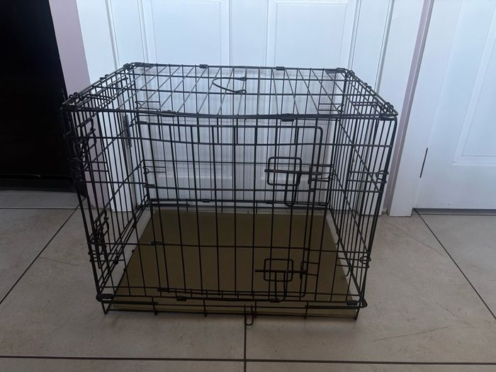medium sized dog crate