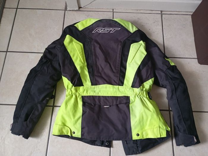 Motorcycle jacket