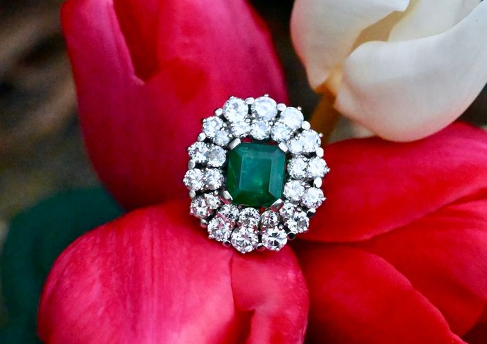 Vintage 1960s Emerald & Diamond Cluster Ring - 18ct