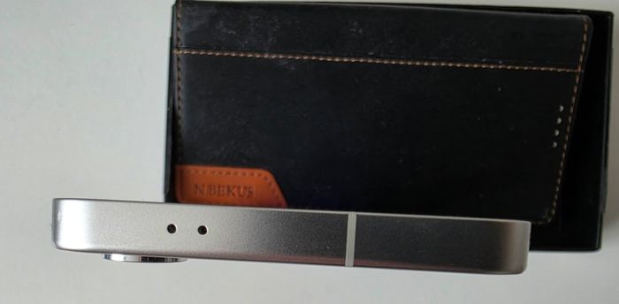 Samsung Galaxy S24 - Mint 10/10 - Full Premium Bundle (no Scratches)