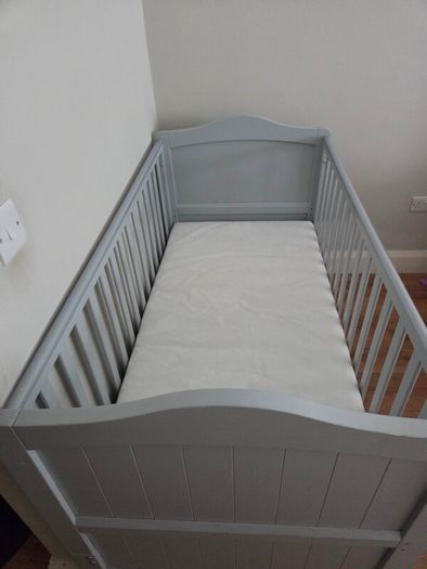 Nested toddler cot with mattress, barely used, good condition
