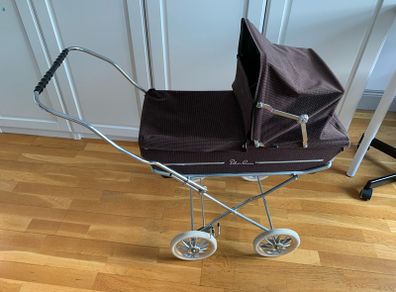 Vintage Silvercross dolls pram