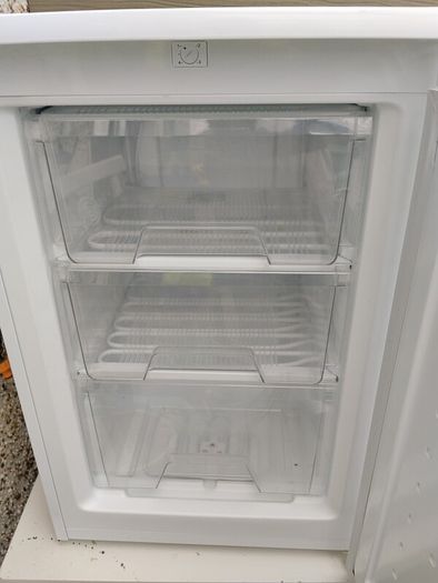 Under counter freezer