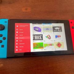 Nintendo Switch V2 (Modded / Chip) + Dock + 256GB + Case