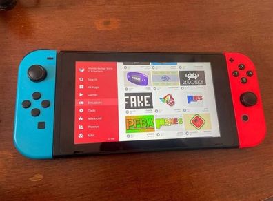 Nintendo Switch V2 (Modded / Chip) + Dock + 256GB + Case