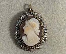 Vintage 1930s Hand Carved Shell Cameo Pendant